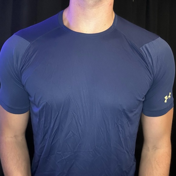 Under Armour ISO-Chill shirt medium - Picture 6 of 6